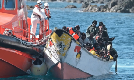 Rescatan en aguas de Gran Canaria un cayuco con 62 migrantes