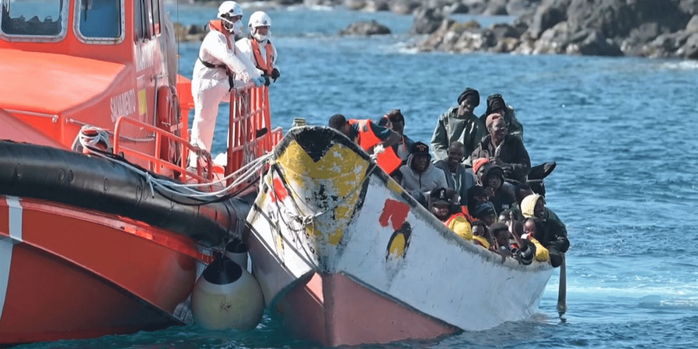 Rescatan en aguas de Gran Canaria un cayuco con 62 migrantes