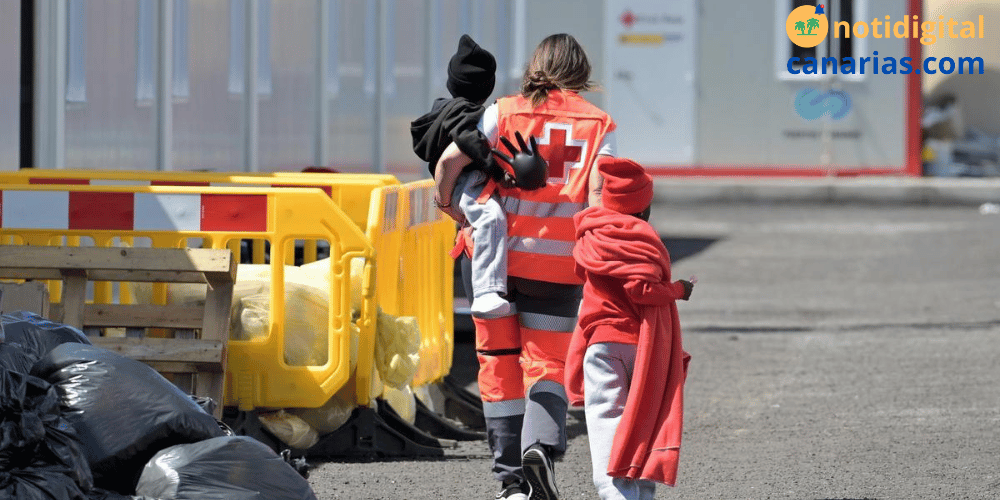Redistribución de Menores Migrantes en España: Canarias Exige Acción Antes del Verano