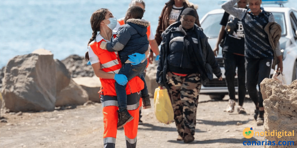 Menores migrantes no acompañados en Canarias esperando su traslado a la península