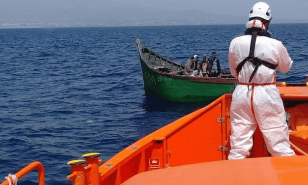 Rescate de inmigrantes en Lanzarote: Más de 100 personas auxiliadas en dos embarcaciones