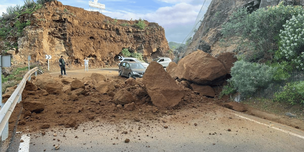 Canarias inicia la desescalada tras la borrasca Therese: vuelta segura a las aulas tras más de 1.000 incidentes